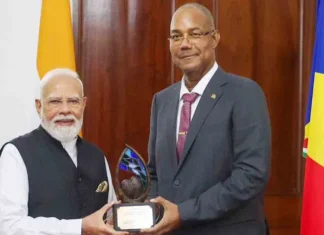 సీషెల్స్ అత్యున్నత పౌర పురస్కారం ప్రధాని మోదీకి.. ‘గార్డియన్ ఆఫ్ ది బ్లూ హారైజన్’తో సత్కారం